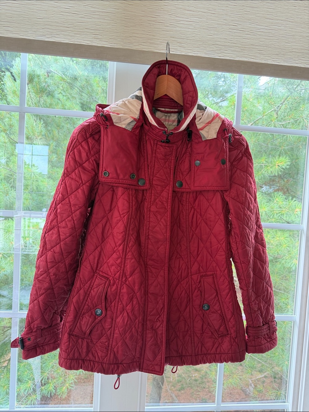 Burberry Red Quilted Hooded Puffer Jacket in EC , the belt is missing